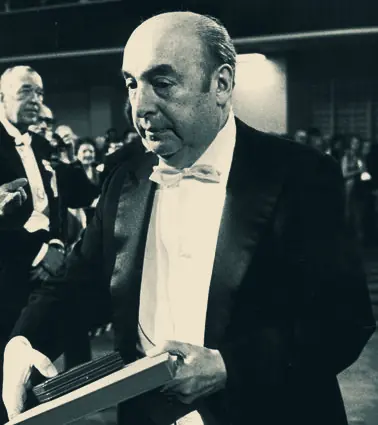 Pablo Neruda de frac en la ceremonia del Premio Nobel en Estocolmo